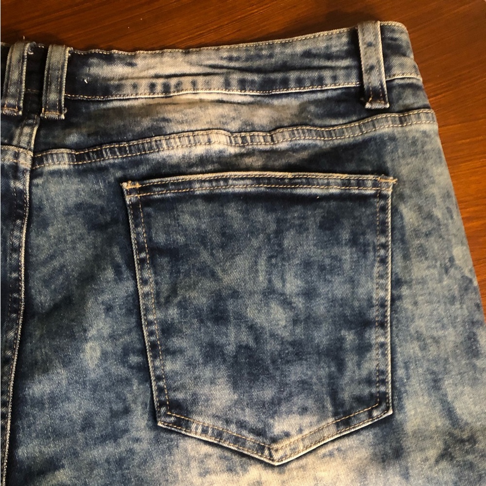 Fashion Nova Leopard Distressed Denim Short - Vintage Blue Wash Size 42 - Picture 6 of 7